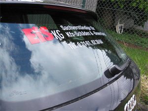 Autofolierung mit Folienschriftenin silber und rot eines Audi A3 TDI für das Kfz-Sachverständigenbüro EiS KG Eicken Mönchengladbach.