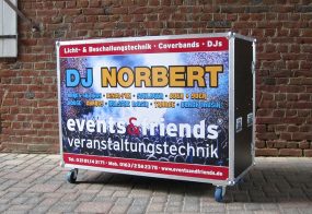 Beschriftung einer DJ Box / events&friends