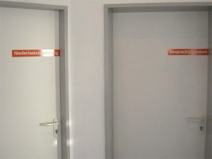 Beschriftung der neuen Räumlichkeiten von Office People in Mönchengladbach Rheydt.