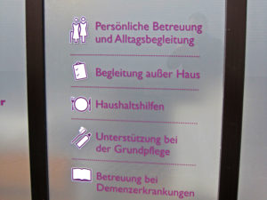 Fensterbeschriftung mit Digitaldruckaufklebern auf Glasdekor in Mönchengladbach