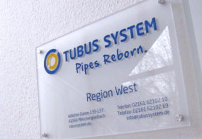 Tubus System / Acrylschild mit Beschriftung