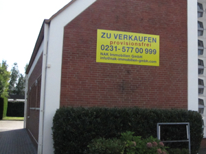 Verkaufsschild für eine Immobilie in Erkelenz - Gemeindehaus Erkelenz